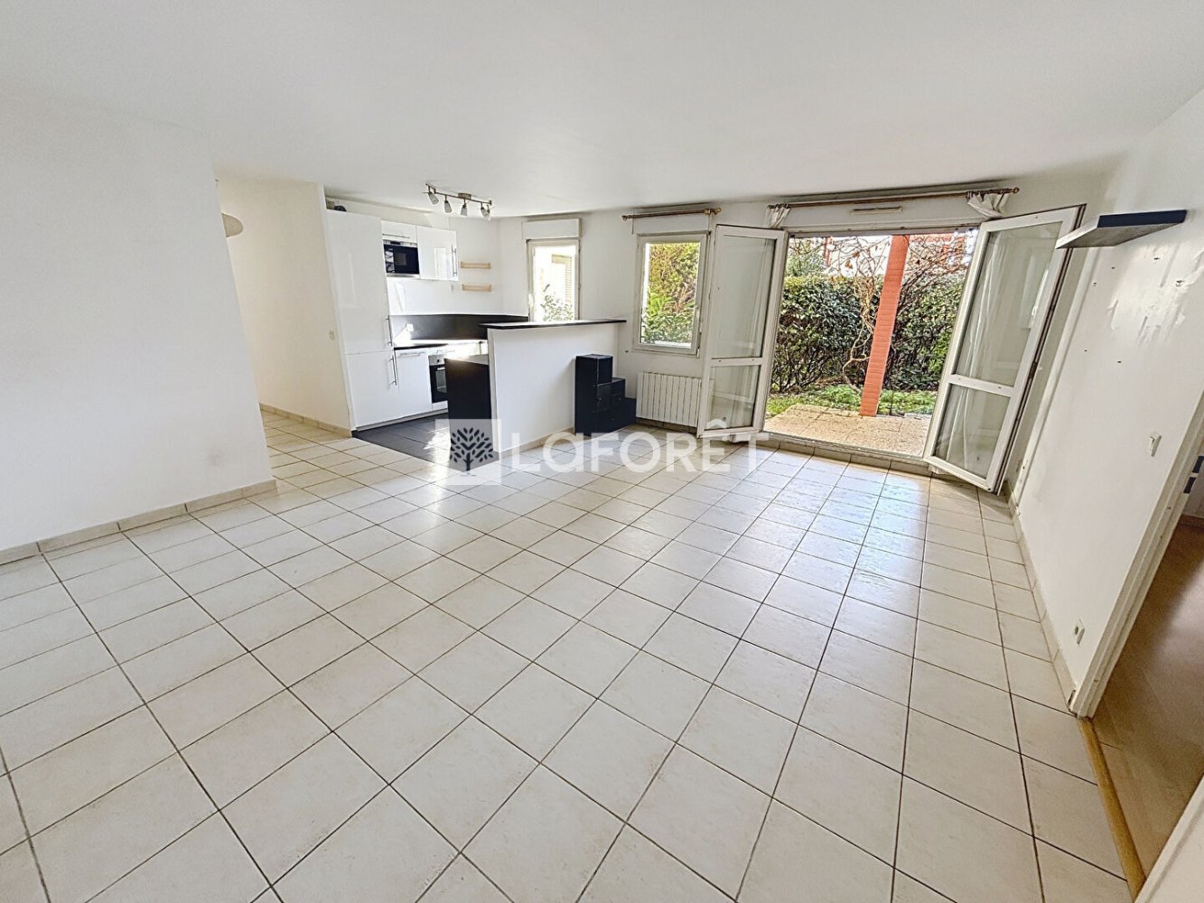 3 bedrooms Apartment in Villejuif, France No. 180440