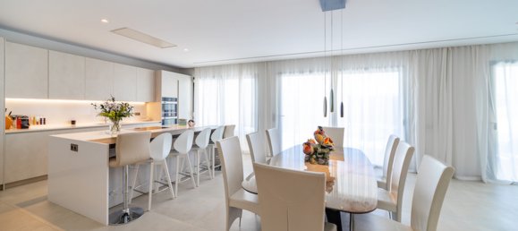 Villa de 5 dormitorios en Marbella, Spain No. 4656 3