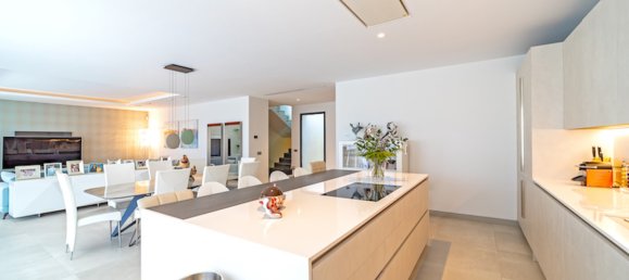 Villa de 5 dormitorios en Marbella, Spain No. 4656 4