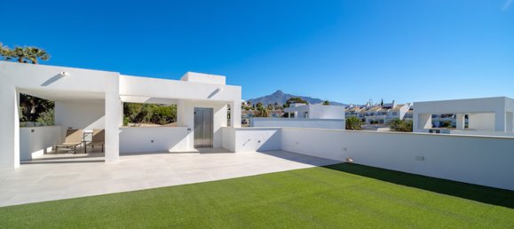 Villa de 5 dormitorios en Marbella, Spain No. 4656 13