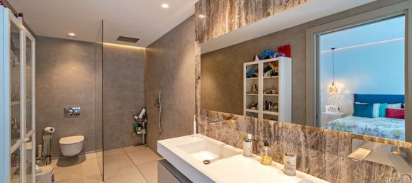 Villa de 5 dormitorios en Marbella, Spain No. 4656 6