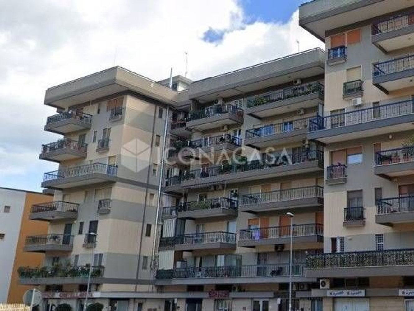 Apartamento de 4 habitaciónes en Bari, Italy No. 21467