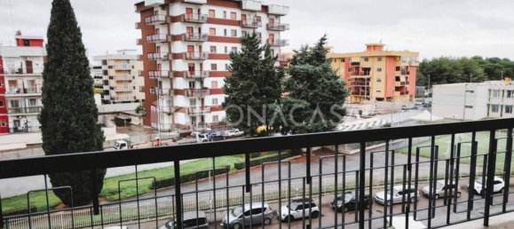 Apartamento de 4 habitaciónes en Bari, Italy No. 21467 5