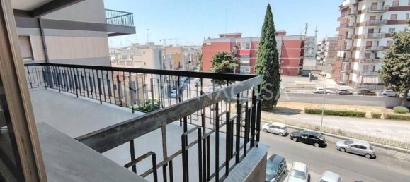 Apartamento de 4 habitaciónes en Bari, Italy No. 21467 36