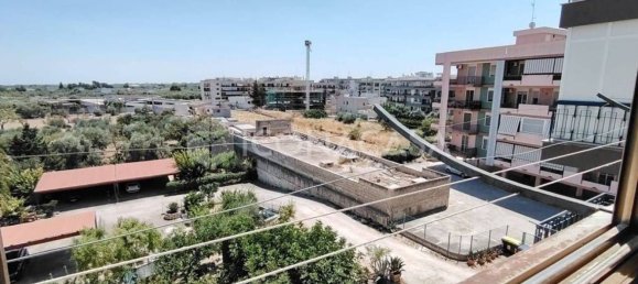 Apartamento de 4 habitaciónes en Bari, Italy No. 21467 21