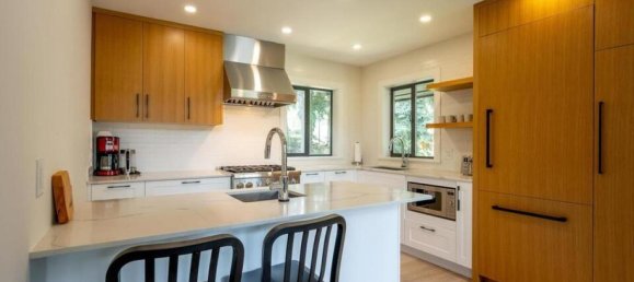 5 bedrooms House in British Columbia, Canada No. 233 8