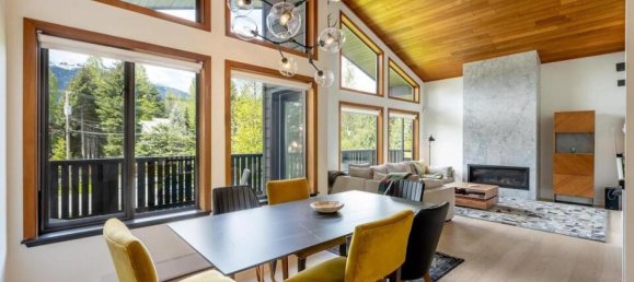 5 bedrooms House in British Columbia, Canada No. 233 5