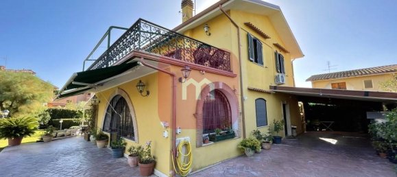 3 bedrooms Villa in Ardea, Italy No. 214396 3
