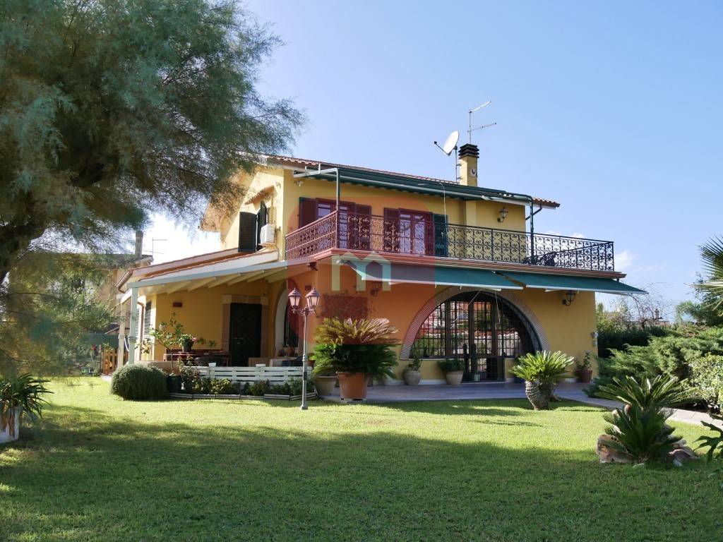 3 bedrooms Villa in Ardea, Italy No. 214396