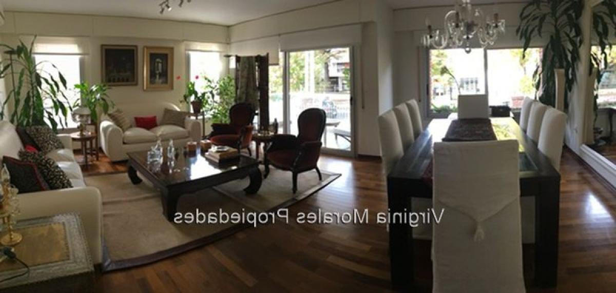 Apartamento de 3 dormitorios en Montevideo, Uruguay No. 8414