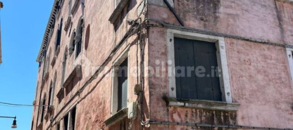 50m² Warehouse in Venice, Italy No. 281480 2