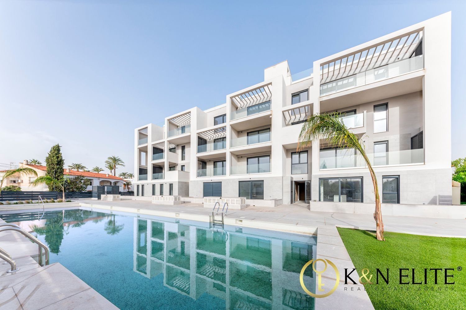 Propiedad comercial en El Campello, Spain 140 m² No. 234990