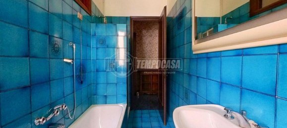 4-salle Appartement à Lipomo, Italy No. 23903 46