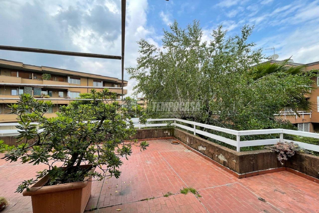 4-salle Appartement à Lipomo, Italy No. 23903