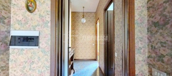 4-salle Appartement à Lipomo, Italy No. 23903 37