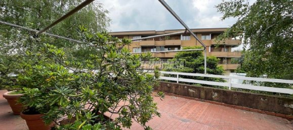 4-salle Appartement à Lipomo, Italy No. 23903 13