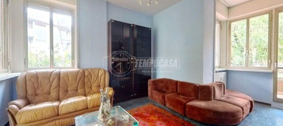 4-salle Appartement à Lipomo, Italy No. 23903 2