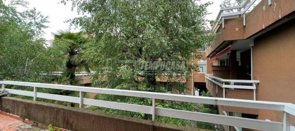 4-salle Appartement à Lipomo, Italy No. 23903 23