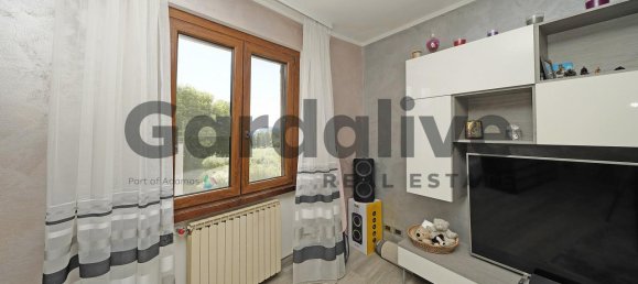 3-salle Appartement à San Felice del Benaco, Italy No. 157567 5