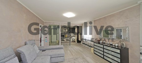 3-salle Appartement à San Felice del Benaco, Italy No. 157567 7