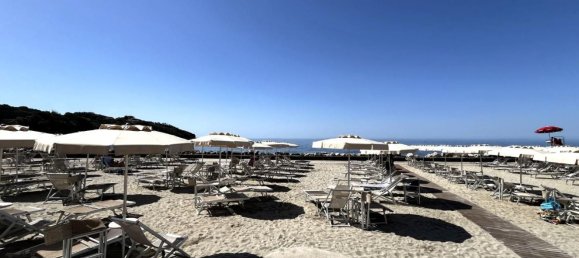 3 rooms Apartment in Livorno, Italy No. 146526 24