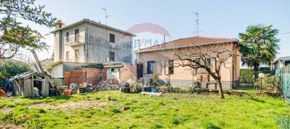 3 rooms House in Cairate, Italy No. 42246 10