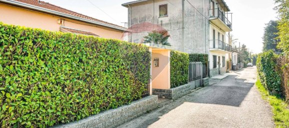 3 rooms House in Cairate, Italy No. 42246 12