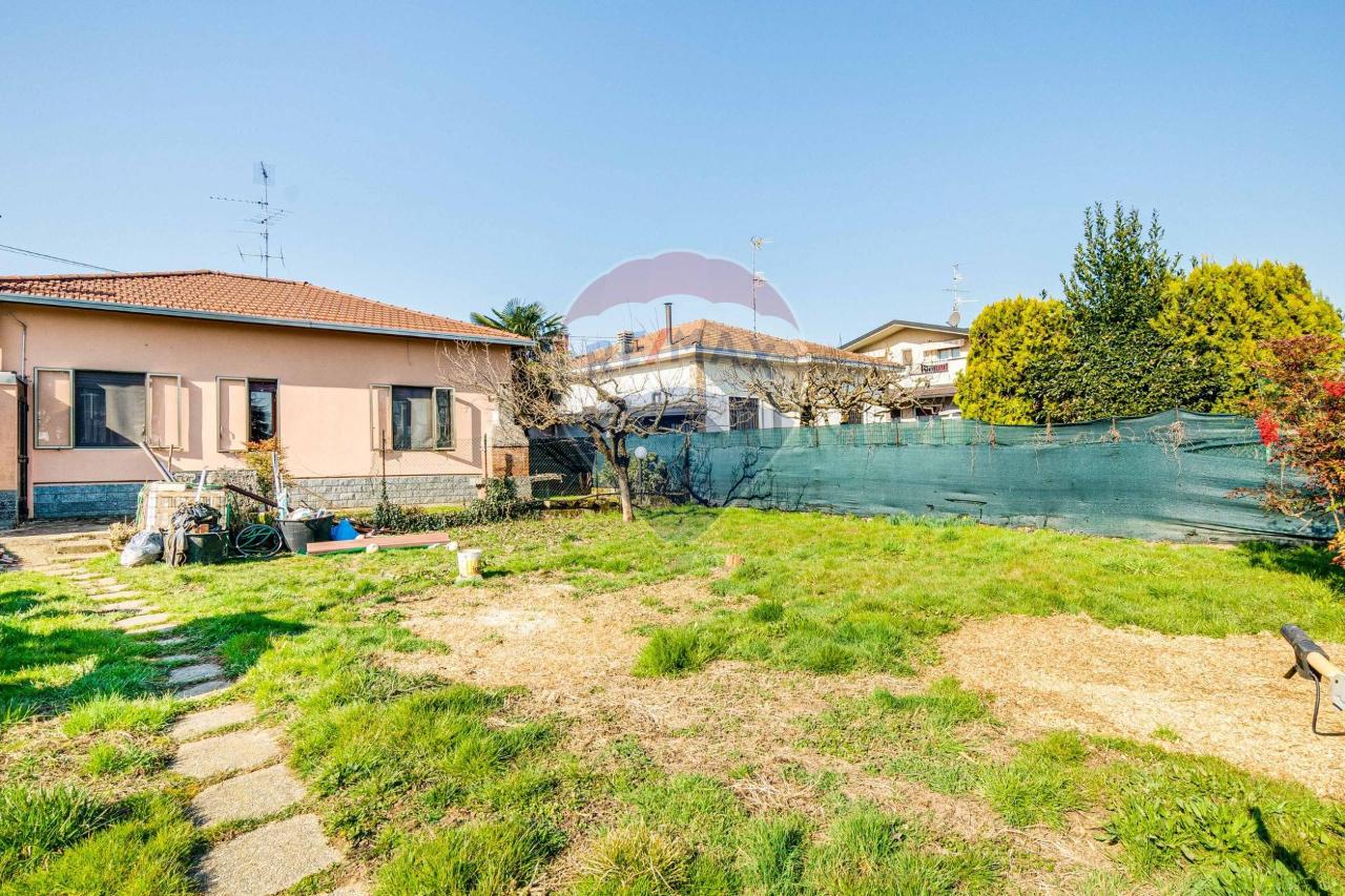 3 rooms House in Cairate, Italy No. 42246