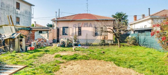 3 rooms House in Cairate, Italy No. 42246 9