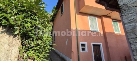 3 bedrooms House in Faggeto Lario, Italy No. 10891 2