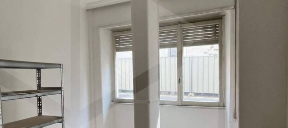  Office in Rome, Italy No. 34019 3