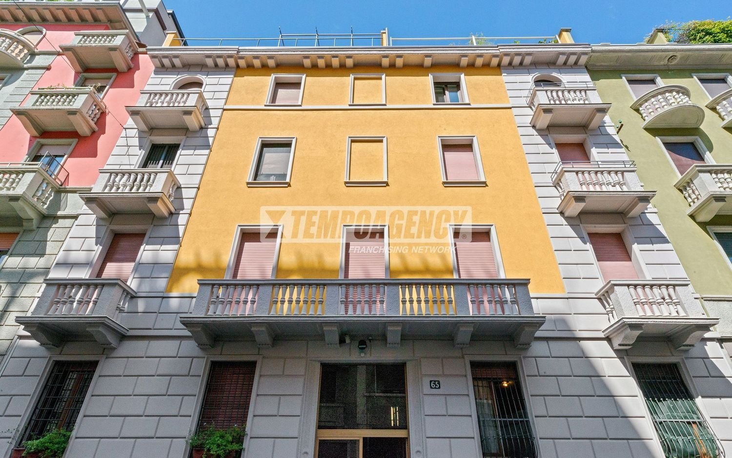 3 bedrooms Apartment in Milan, Italy No. 364191