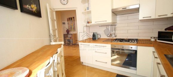 5 bedrooms Apartment in Parma, Italy No. 16733 7