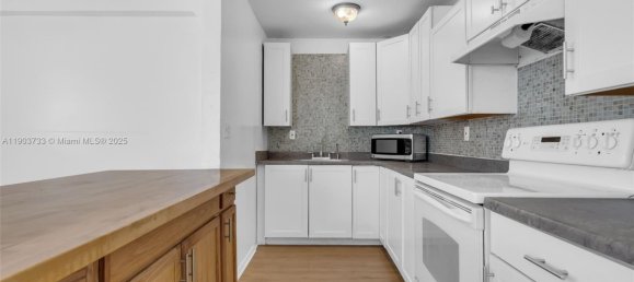 2 bedrooms Villa for rent in Miami, Miami-Dade, Florida, USA № 614240 10