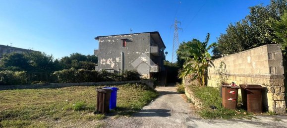 3 rooms Apartment in Pozzuoli, Italy No. 18010 2