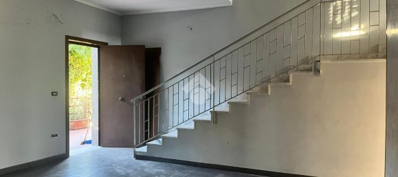 3 rooms Apartment in Pozzuoli, Italy No. 18010 6