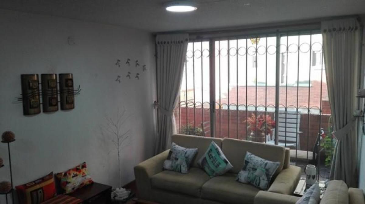 Casa de 3 dormitorios en Bogotá, Colombia No. 9936