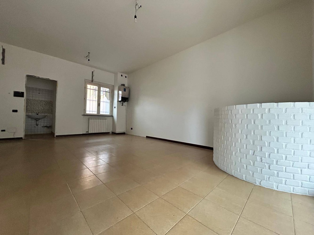 1-Zimmer Gewerbliche Immobilie in Mozzate, Italy, Nr. 138359