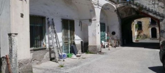 7 rooms Apartment in Frattaminore, Italy No. 10204 3