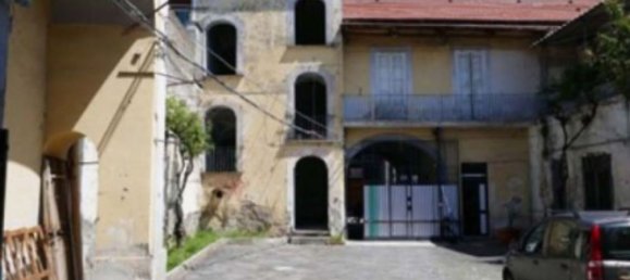 7 rooms Apartment in Frattaminore, Italy No. 10204 2