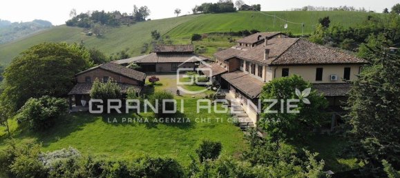 1400m² Building in Fidenza, Italy No. 308899 6