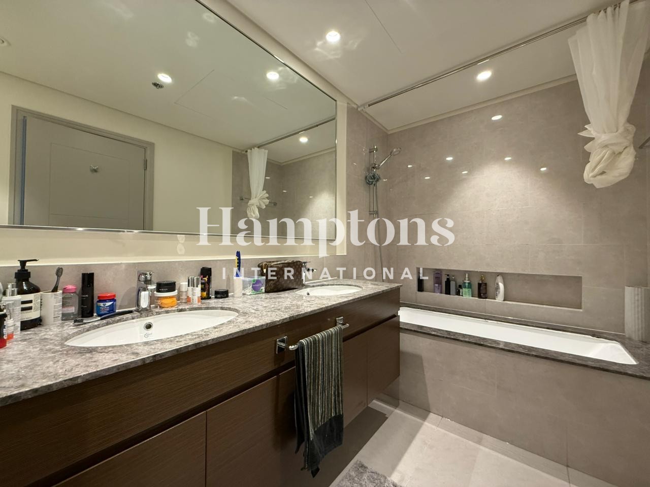 2 bedrooms Apartment for rent in Downtown Dubai (Downtown Burj Dubai), Dubai, UAE № 193848