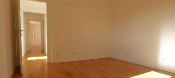 Casa de 8 habitaciónes en Udine, Italy No. 39397 5