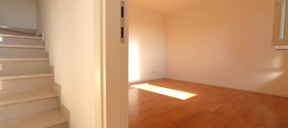 Casa de 8 habitaciónes en Udine, Italy No. 39397 4