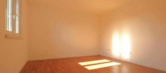 Casa de 8 habitaciónes en Udine, Italy No. 39397 7