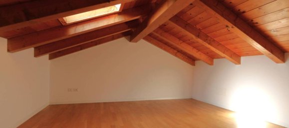 Casa de 8 habitaciónes en Udine, Italy No. 39397 12