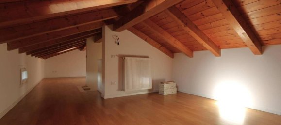 Casa de 8 habitaciónes en Udine, Italy No. 39397 11