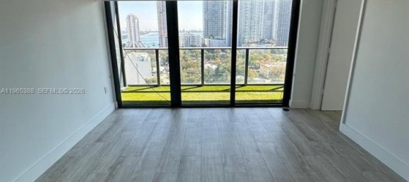 1 dormitorio propiedad comercial en venta en Miami, Miami-Dade, Florida, USA № 614367 8