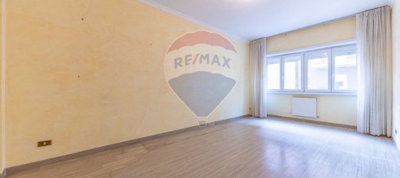 3 bedrooms Apartment in Rome, Italy No. 371516 7