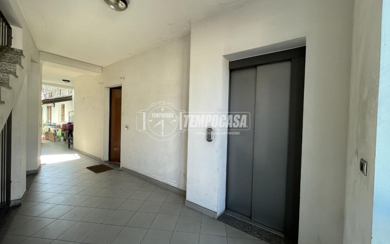 2 rooms Apartment in Calco, Italy No. 171564